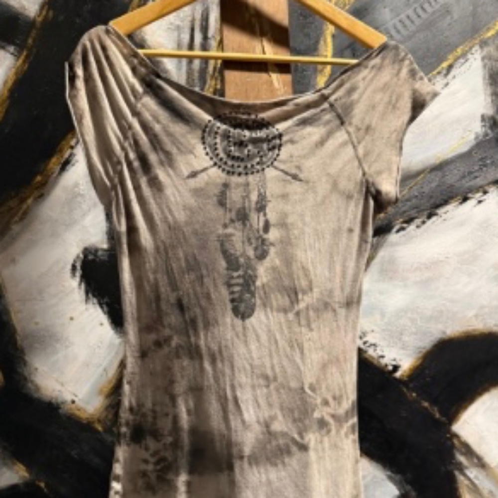 CRASH & BURN DISTRESSED TIE-DYE SEQUINED TEE - Picture 2 of 7
